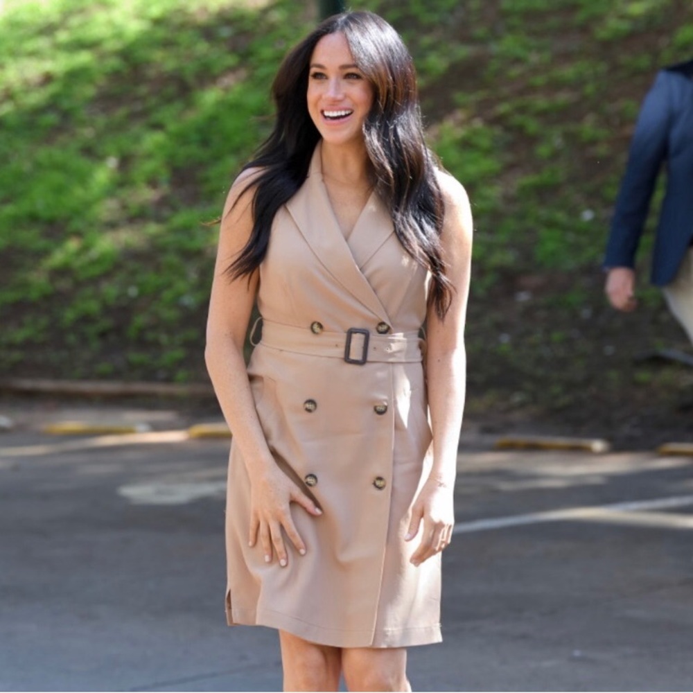 NWT Classic Banana Republic Double Breasted Trench Dress, Color: Tan, & Size: 16